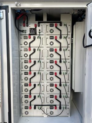 通信インターフェイス RS485 付いた高度な BESS バッテリーエネルギー貯蔵システム 格付け電網電圧 AC400V PC 電力 50-500KW